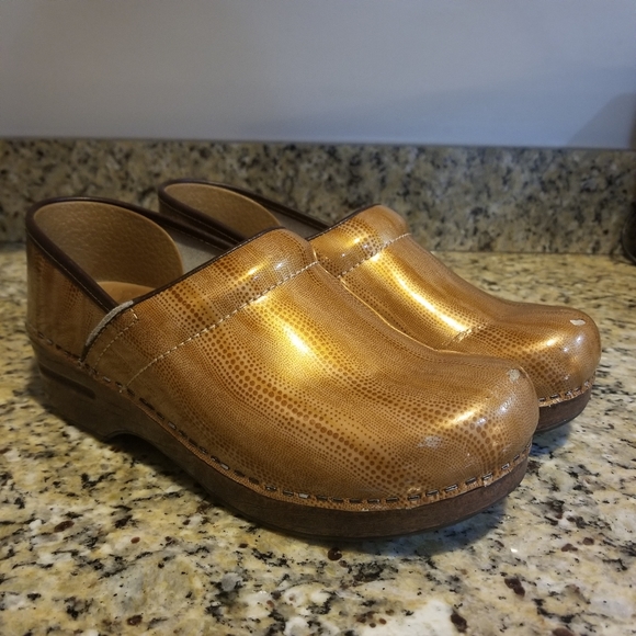 Dansko Women's Clogs size 8.5-9 - Picture 1 of 12